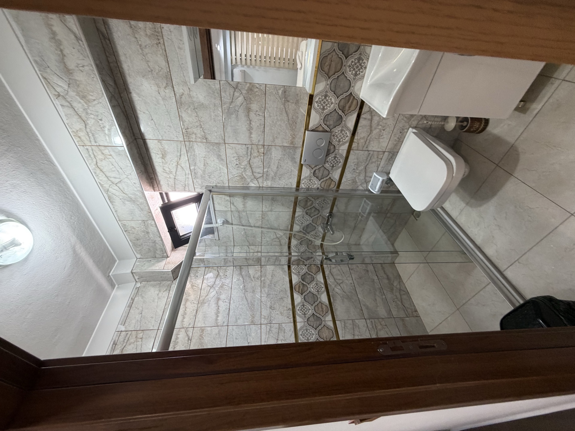 Duşlu banyo